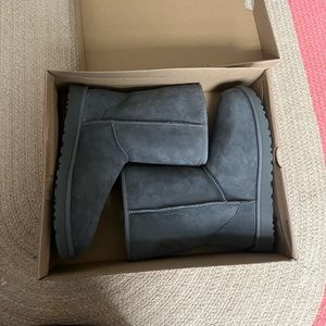 Classic Short Gray Uggs